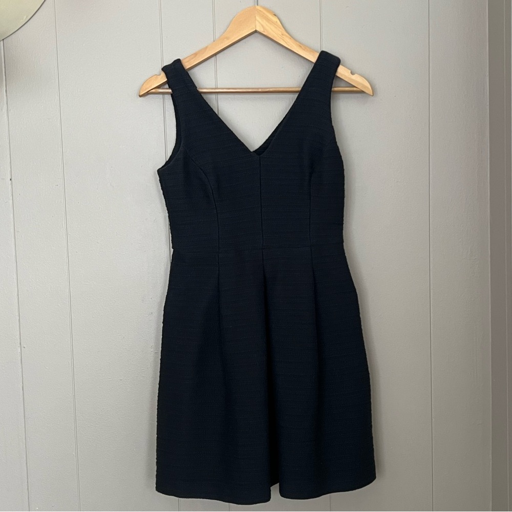 Banana Republic Black V-Neck Mini Dress Size XS Petite